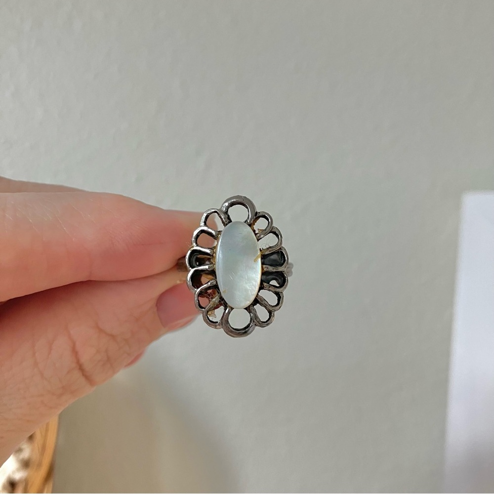 Mother of Pearl Silver Flower Oval Ring Vintage “Pearlette” Beach Neutral White - Picture 10 of 12